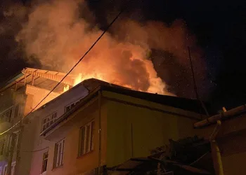 Bursa’da oto tamirhanesinde yangın