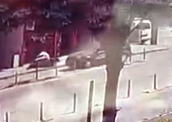 Bursa’da otomobilin çarptığı motosikletli yaralandı