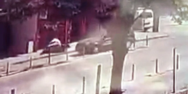 Bursa’da otomobilin çarptığı motosikletli yaralandı