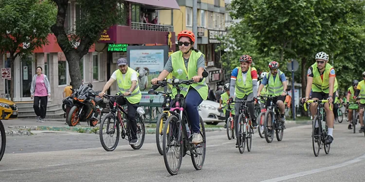Bisikletliler, farkındalık için pedal çevirdi