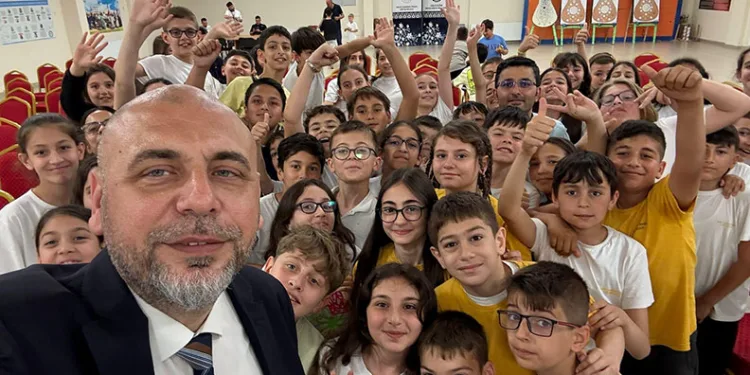 Bekir Aydın Miniklerin Davetini Geri Çevirmedi