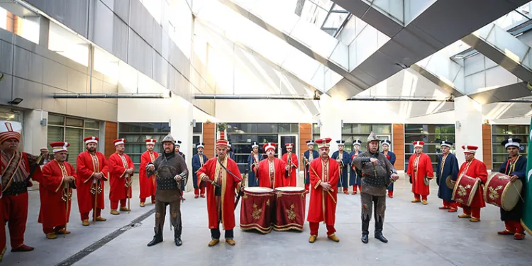 Babalar ve oğulları aynı mehter takımında