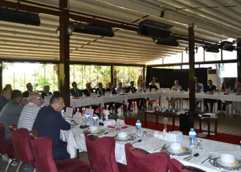 Süperstar Ajda’dan Bursa’da barınak ziyareti