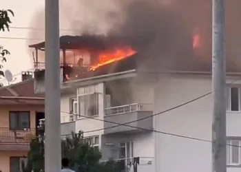 Bursa’da çatı yangını: 1 kişi dumandan etkilendi