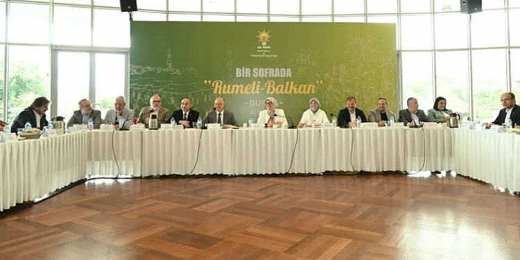 Balkan Camiası, Bir Sofrada Buluştu
