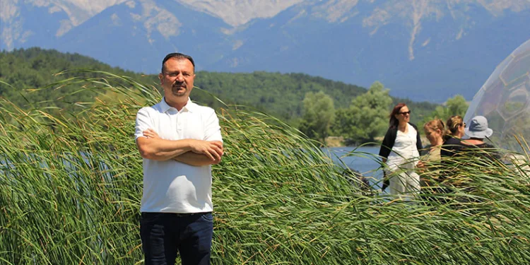 Karne gününde görevi başında fenalaşan öğretmen hayatını kaybetti