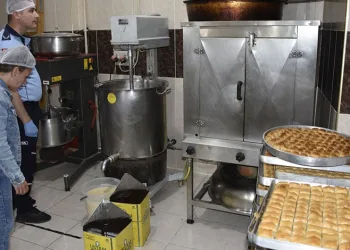 Karacabey Zabıtası’ndan gıda güvenliği için bayram mesaisi