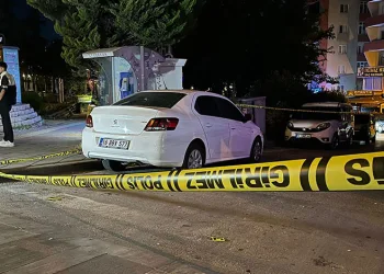 Bursa’da park halindeki araç kurşunlandı