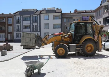 İnegöl’ün çıkmaz sokakları otoparka dönüşüyor