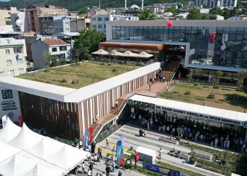 “Dr. Sadık Ahmet Gençlik ve Spor Merkezi” hizmete açıldı