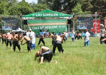 Çalı’da başpehlivan Mehmet Yeşil Yeşil oldu