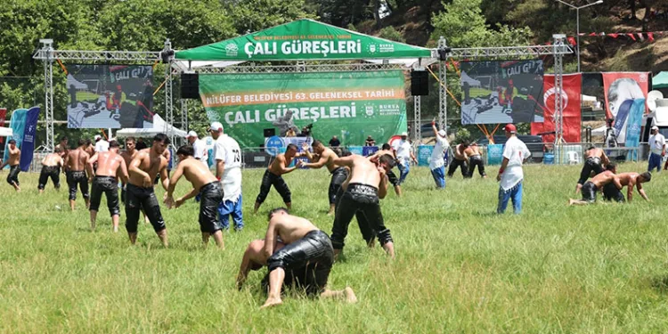 Çalı’da başpehlivan Mehmet Yeşil Yeşil oldu