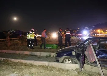 Aydın’da iki otomobil çarpıştı: 2 ölü, 3 yaralı