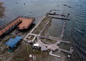 İznik’te bazilikanın çevresindeki mezarlıklar gün yüzüne çıkarılıyor