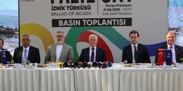 Fazıl Say’dan İznik’e özel türkü