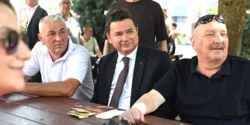 Erkan Aydın Kemerçeşme sakinleriyle buluştu