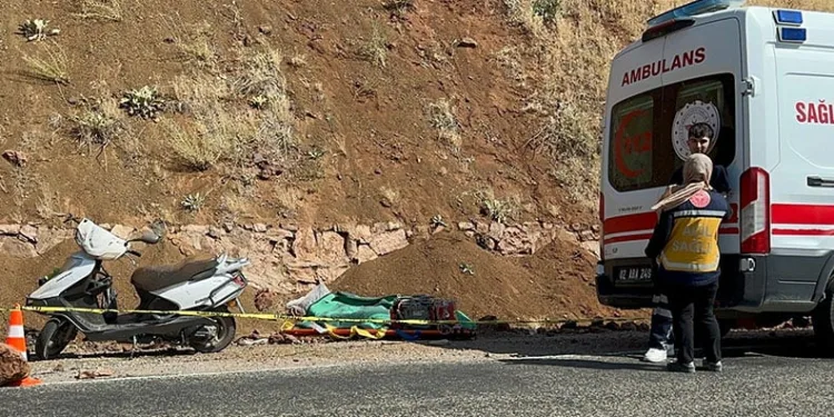 Kontrolden çıkan motosiklet devrildi: 1 ölü, 1 yaralı