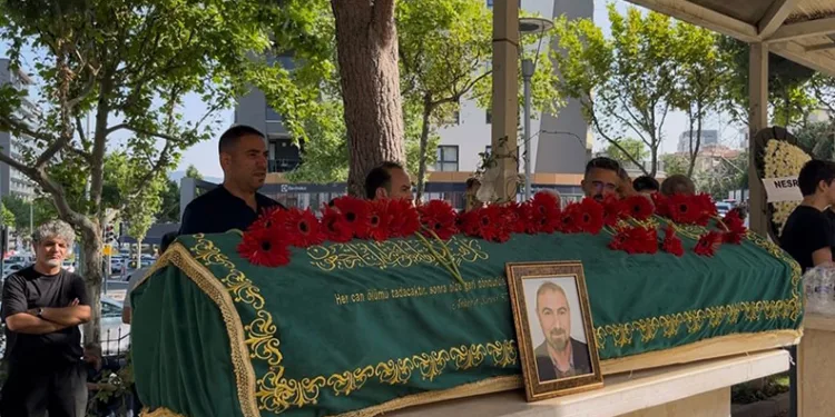 Karne gününde görevi başında fenalaşan öğretmen hayatını kaybetti