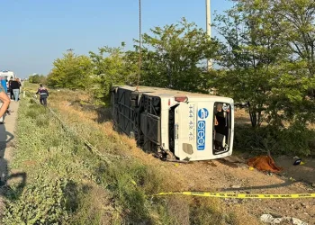 Konya’da yolcu otobüsü devrildi: 1 ölü, 23 yaralı