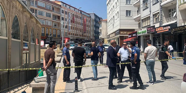 Kafasına tabanca kabzasıyla vurulan şahıs ağır yaralandı