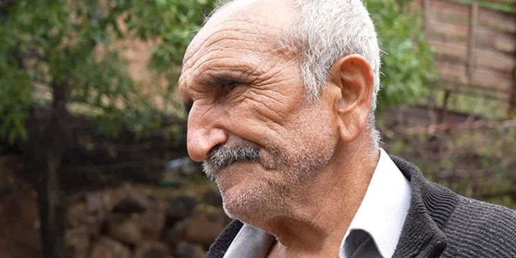 Çorum’da devrilen kamyonetin sürücüsü yaralandı