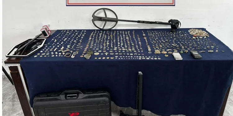 Denizde kaybolduğu iddia edilen genci arama çalışmaları 22 saattir sürüyor
