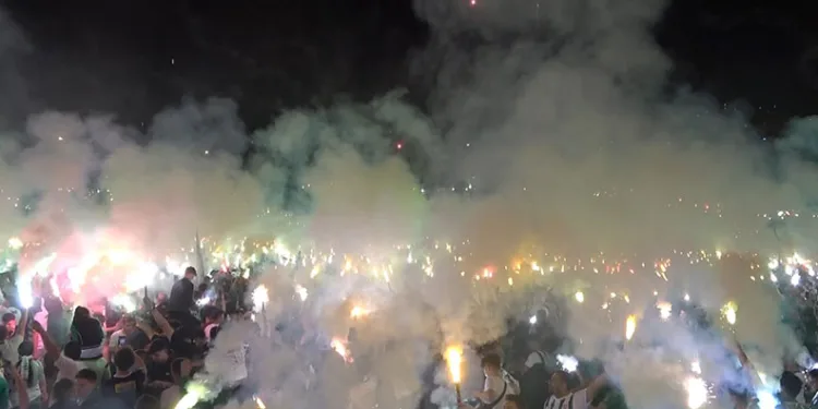 Bursaspor 62. kuruluş yıldönümünü taraftarıyla kutladı