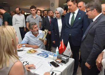 Süperstar Ajda’dan Bursa’da barınak ziyareti