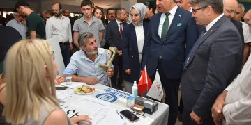 Süperstar Ajda’dan Bursa’da barınak ziyareti