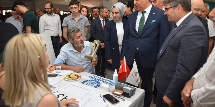 Süperstar Ajda’dan Bursa’da barınak ziyareti