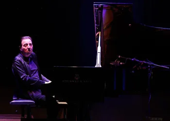 Karne gününde görevi başında fenalaşan öğretmen hayatını kaybetti