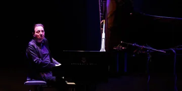 Karne gününde görevi başında fenalaşan öğretmen hayatını kaybetti
