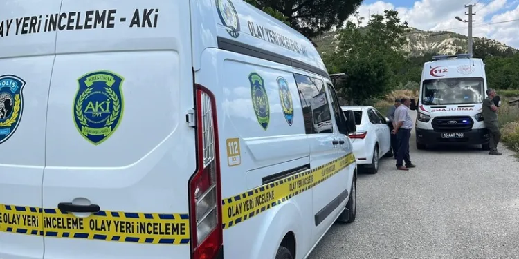 Takla atan otomobil sürücüsü hayatını kaybetti