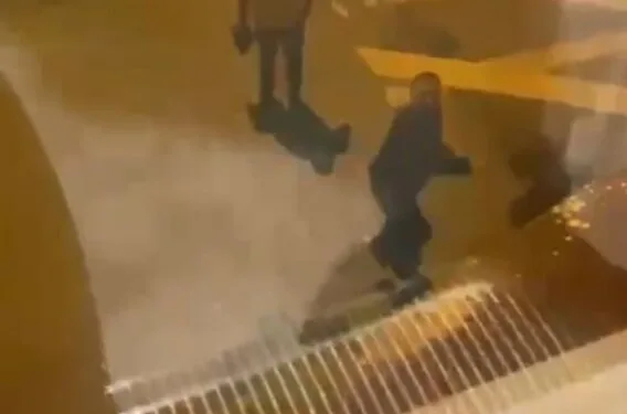 Bayrampaşa’da boşanma aşamasındaki eşinin yakınları dehşeti yaşattı