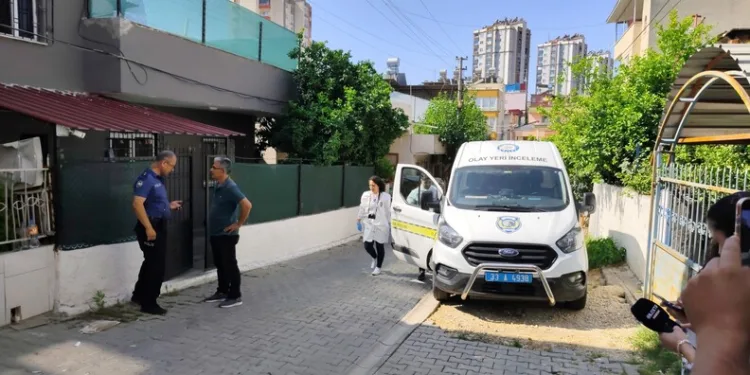 Bayrampaşa’da boşanma aşamasındaki eşinin yakınları dehşeti yaşattı