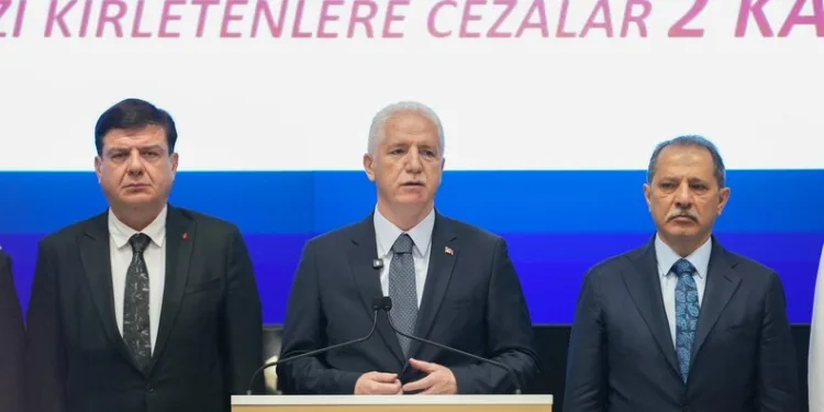 Bayrampaşa’da boşanma aşamasındaki eşinin yakınları dehşeti yaşattı