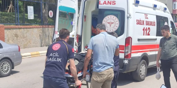 Tekirdağ’da devrilen tırdan refüje savrulan sürücü yaralandı