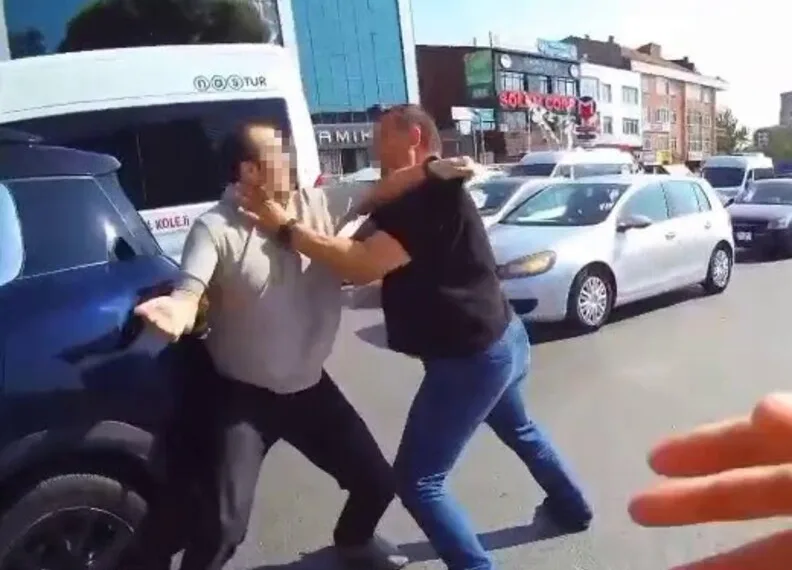 Tekirdağ’da devrilen tırdan refüje savrulan sürücü yaralandı