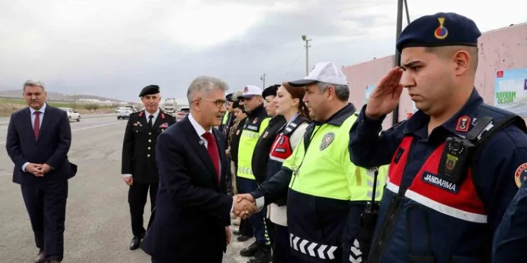 Tekirdağ’da devrilen tırdan refüje savrulan sürücü yaralandı