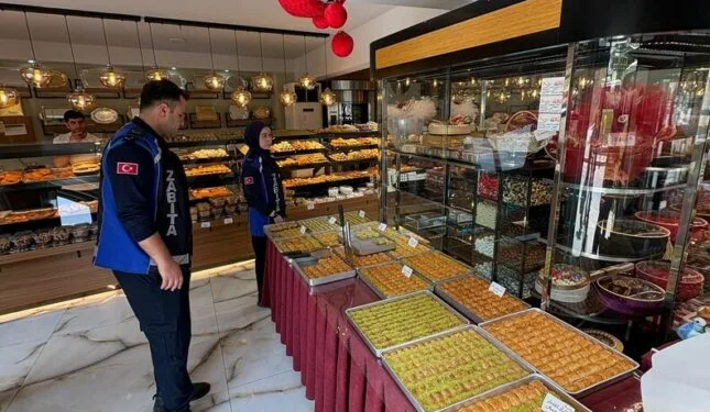 Tekirdağ’da devrilen tırdan refüje savrulan sürücü yaralandı