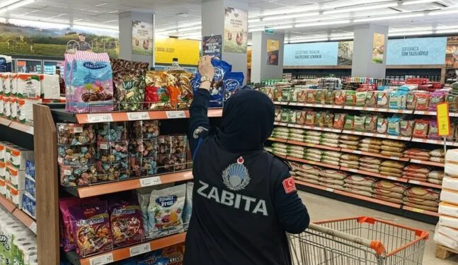 Tekirdağ’da devrilen tırdan refüje savrulan sürücü yaralandı