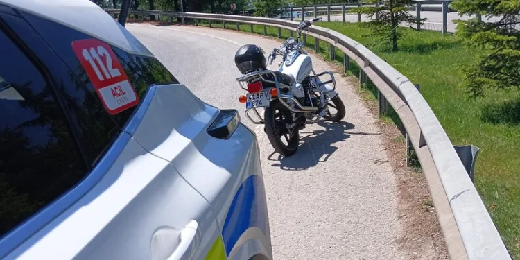 Tekirdağ’da devrilen tırdan refüje savrulan sürücü yaralandı