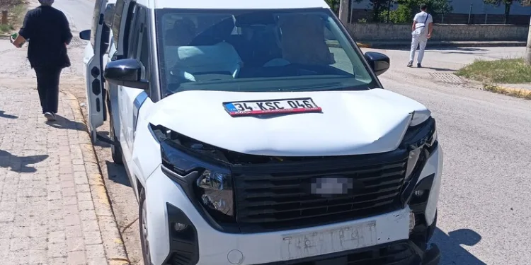 Tekirdağ’da devrilen tırdan refüje savrulan sürücü yaralandı
