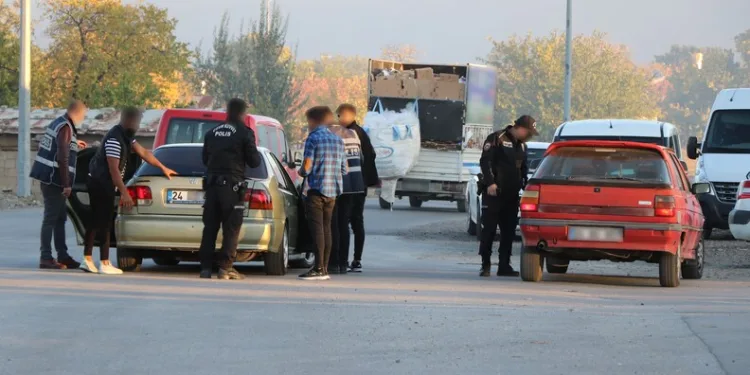 Bir ‘tık’la yarım milyon lira dolandırıldı