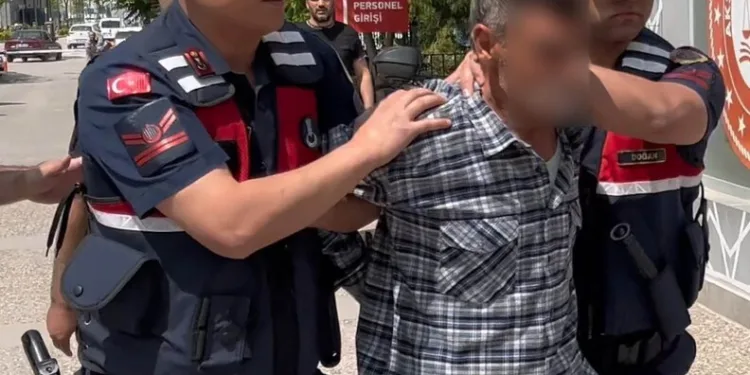 Arkadaşının boğazını kesip öldüren şahıs adliyede