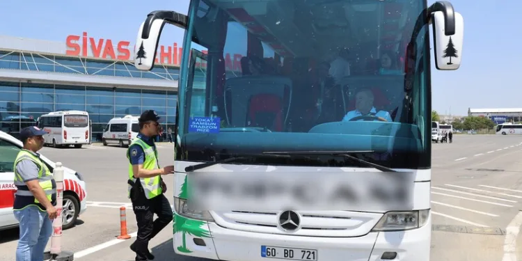 Arkadaşının boğazını kesip öldüren şahıs adliyede