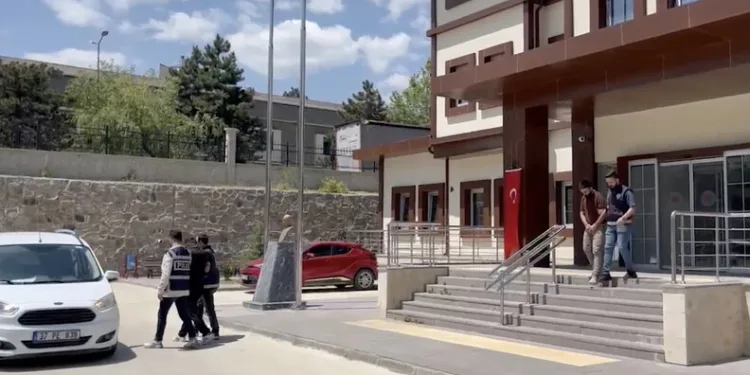 Arkadaşının boğazını kesip öldüren şahıs adliyede