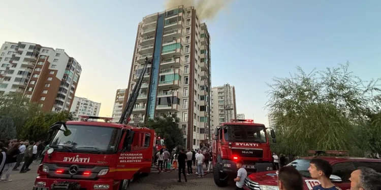 43 ilin geçiş güzergahında bayram hareketliliği: Uygulama noktalarında şeker ve kolonya ikram edildi