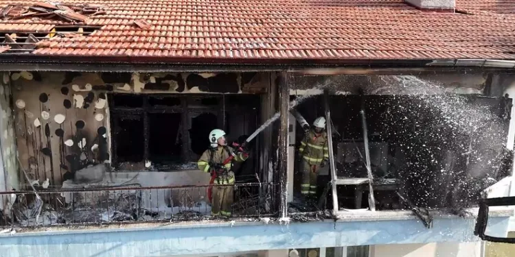 Caddede başından vuruldu, hastanede hayatını kaybetti