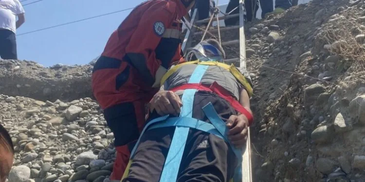 Caddede başından vuruldu, hastanede hayatını kaybetti
